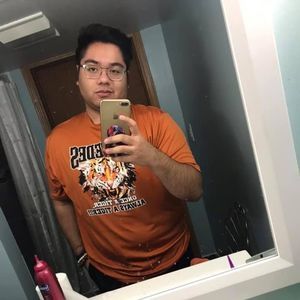 Meet your Posher, Elisha